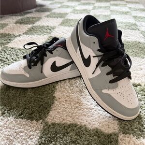 Jordan 1 Low Smoke Grey